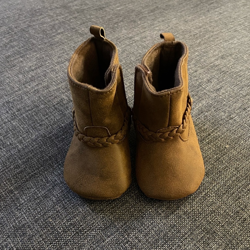 Carter’s baby girl soft soles booties